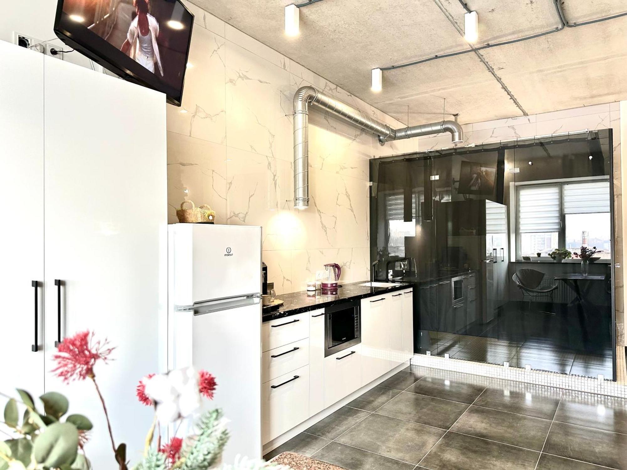 Modern Apartments With A Coffee Machine In The City Center, A View Of The City Rivne Exterior foto